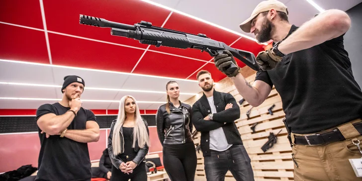 Instruktor vám vysvětlí, jak se zbraněmi manipulovat, a dá vám řadu rad a tipů.