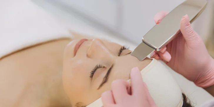 Darčeková poukážka poteší každého, kto miluje starostlivosť o seba, relax a malé rituály krásy – od jemnej masáže tváre, cez ošetrenie pleti, až po úpravu obočia či depiláciu.
