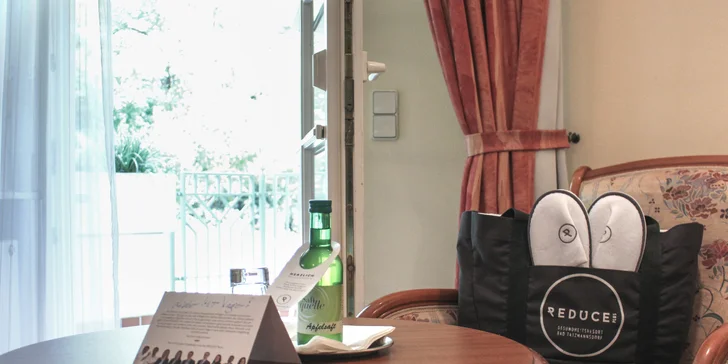 Samozrejmosťou je trezor, minibar, fén, župany aj papuče.