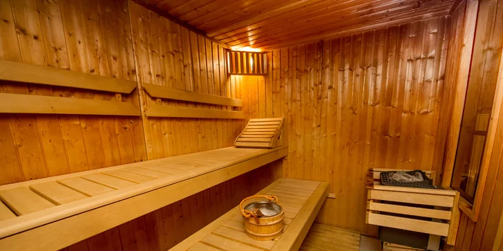 V nabídce najdete také 2hodinový relax, při kterém máte k dispozici saunu i vířivku.