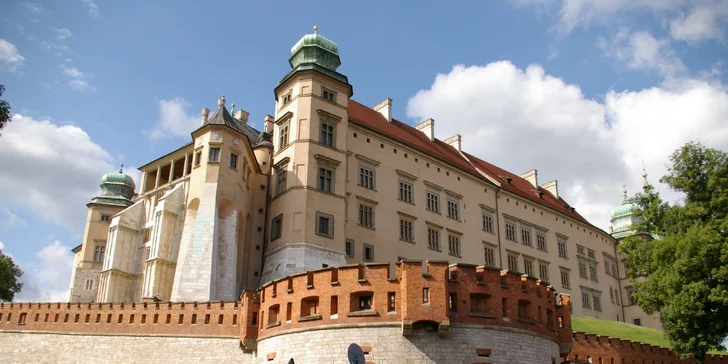 Srdcem Krakova je královský hrad Wawel a katedrála nad řekou Vislou.