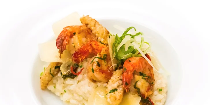 Další variantou na výběr je středomořská pochoutka: Champagne Risotto, krevety, kalamáry, pórek, parmazán, fenykl.