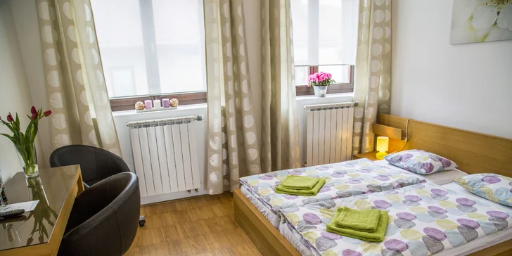 Je tu LCD TV a Wi-Fi připojení.
