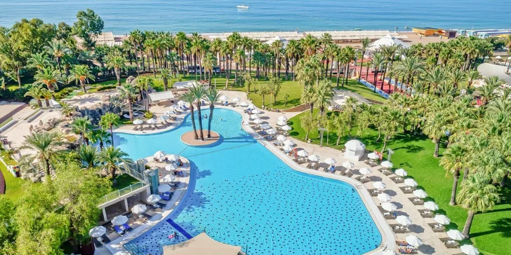 Pětihvězdičkový Monachus Family Resort Sorgun trůní přímo u nádherné písčité pláže oceněné Modrou vlajkou. 
