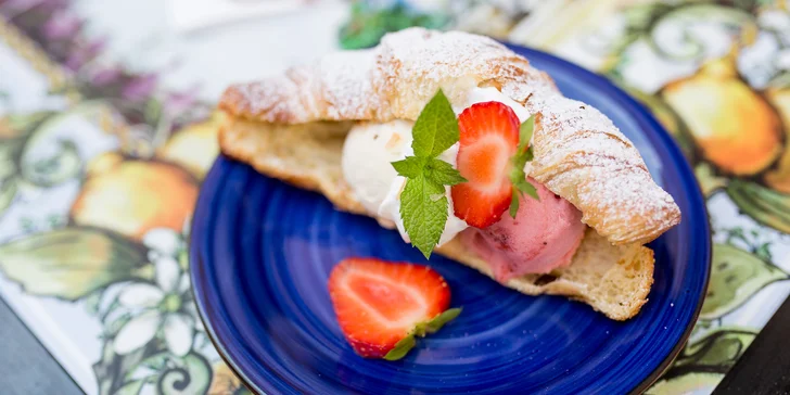 Originálny taliansky dezert Cannoli či Croissant con gelato