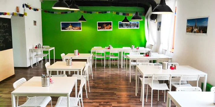 Restaurace se nachází blízko Bezručova sadu.