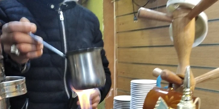 V praktické části se naučíte připravovat espresso, tureckou kávu v džezvě a vietnamskou kávu. 