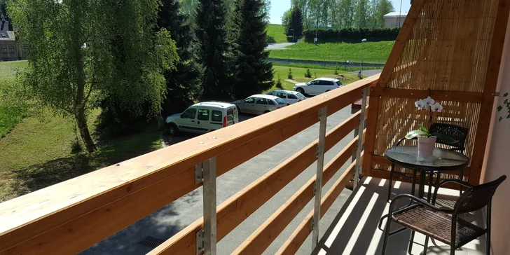 Asi kilometr od hotelu začíná turistická trasa, která vás dovede na rozhlednu na Špičáku.