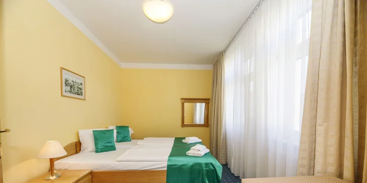 V apartmá je obývací část a ložnice a také šatna. 