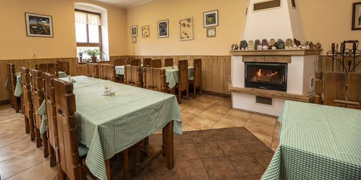 Vybrat si můžete pobyt se snídaněmi, nebo s polopenzí.