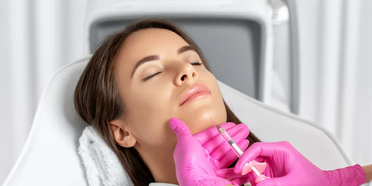 Kyselina hyalurónová umožňuje modelovať a spevňovať kontúry tváre, dodávať stratené objemy miestam, pre ktoré je typický úbytok podkožného tuku