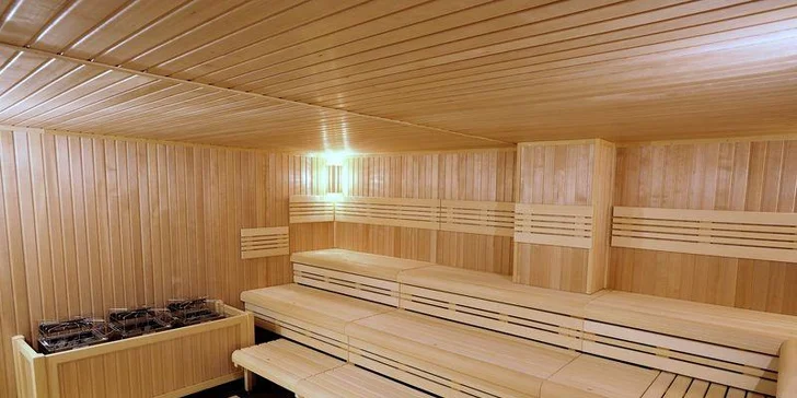 Klasická finská sauna je vytopena na 90 °C, její návštěva zvyšuje obranyschopnost organismu a odbourává škodlivé látky. 