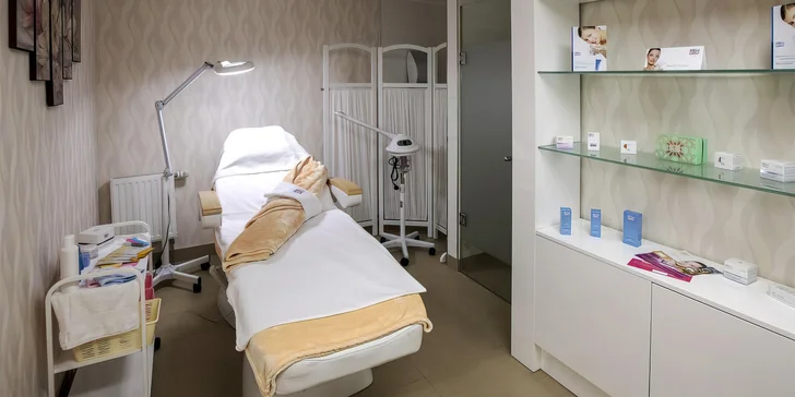 Kosmetická péče zahrnuje i čištění pleti ultrazvukovou špachtlí a regenerační masku Syn Care.