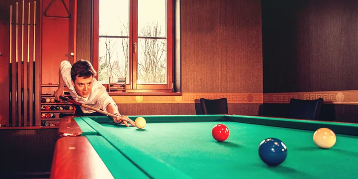 60 minut kulečníku plus hodina bowlingu je už také v ceně voucheru.