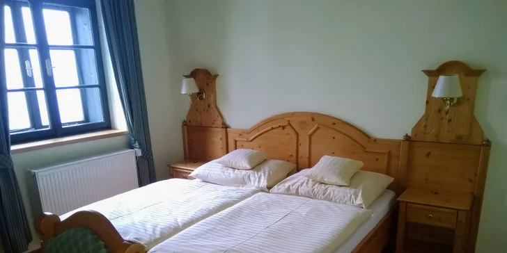 Nadstandard je o něco prostornější, a tak nabízí i místo k posezení třeba u stolních her či televize.