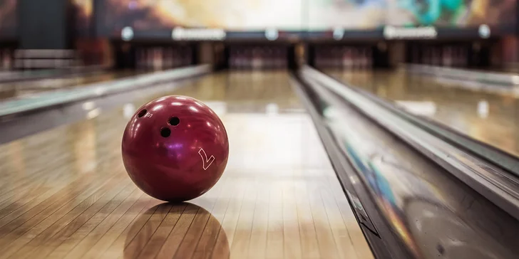 Se správnou variantou voucheru si tu užijete i hodinovou hru bowlingu. 