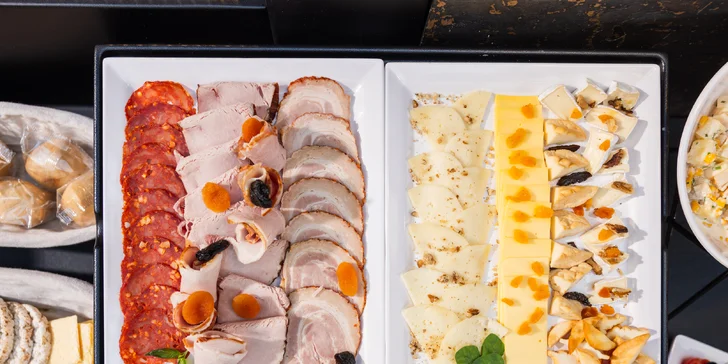 Pokud si zvolíte variantu se snídaní, můžete se těšit na výběr ze snídaňového menu v restauraci Hala Forum.