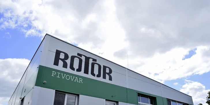 A domů si kromě zážitků také odnesete sklenici s logem pivovaru Rotor (0,5 l), pivní tácky a 2 láhve piva dle vlastního výběru. 