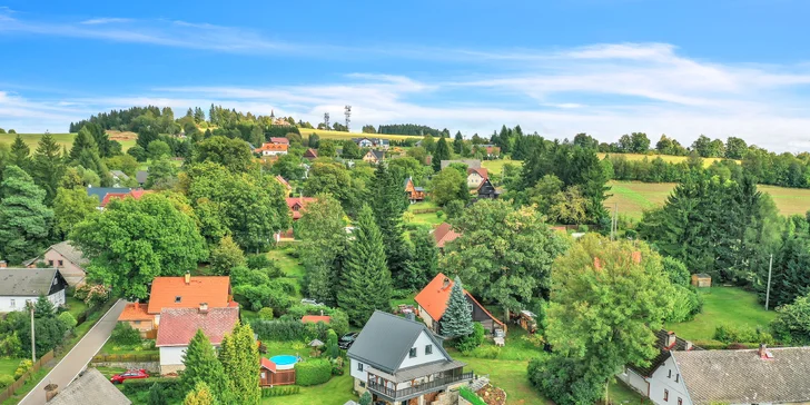 Na výlet se můžete vydat třeba do zoo ve Dvoře Králové, na hrad Pecka nebo do Kuksu. 