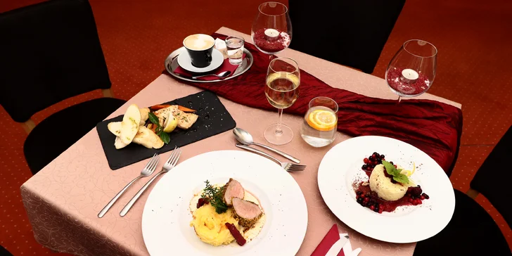 Na výběr je menu s masem nebo vegetariánské. Volbu nahlaste již při rezervaci termínu. 