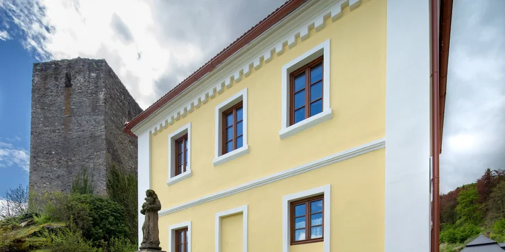 Apartmány leží přímo u řeky Sázavy, vodáci tedy jistě hned zamíří do místní půjčovny lodí a vydají se dál po jejím toku. 