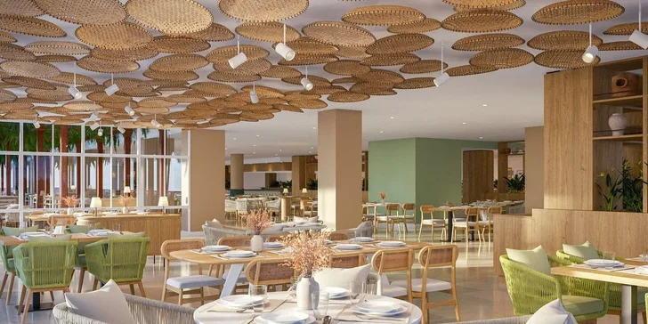 Restaurace vás okouzlí příjemnou atmosférou, které dominuje dřevo a pastelové tóny. 