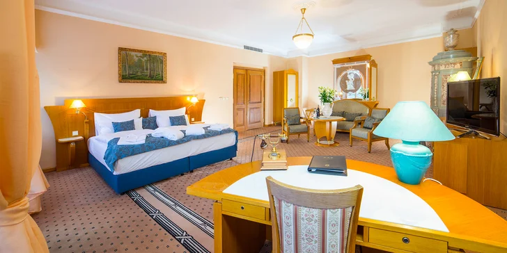 Užívejte si procházky parkem, ochutnávku pramenů i komfortní zázemí hotelu Tři Lilie.