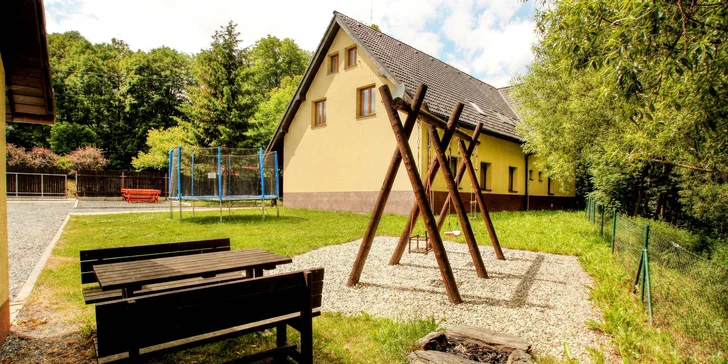 Nechybí ani venkovní posezení.