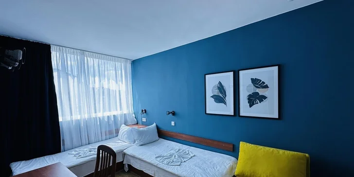 Každý pokoj má vlastní balkon nebo terasu.

