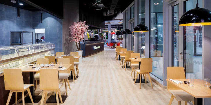 Na 2 hod. usednete vedle pásů, které kolem vás budou neustále posouvat nejrůznější sushi rolky, ovoce, zákusky i maso a další dobroty. 