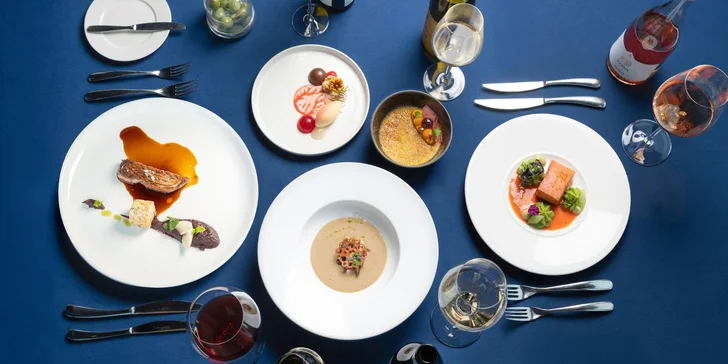 Luxusní 5chodové menu v Žižkovské věži: foie gras, losos, kachní prsa, cheesecake a signature koktejly