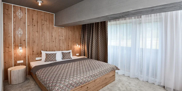 V každom z apartmánov nájdete pohodlnú manželskú posteľ a rozkladací gauč, na ktorom sa v prípade potreby potreby pohodlne vyspia ďalšie dve osoby.