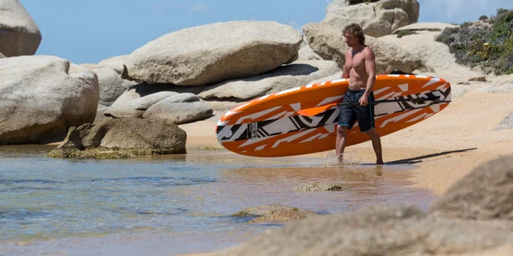 Vyjeďte na vodu jinak: půjčení rodinného paddleboardu