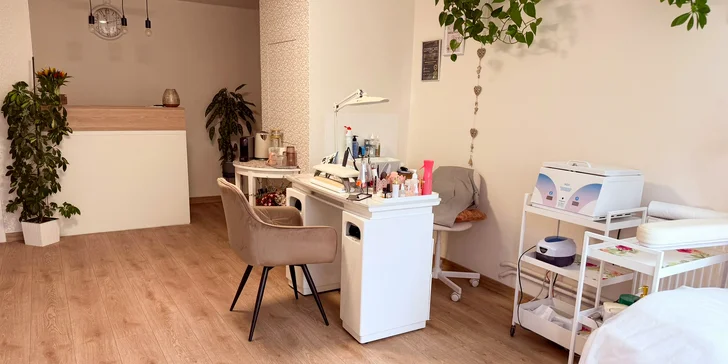 Manikérka a pedikérka proceduru vždy přizpůsobí na míru vaší pokožce, aby zůstala co nejdéle měkká a hebká. 