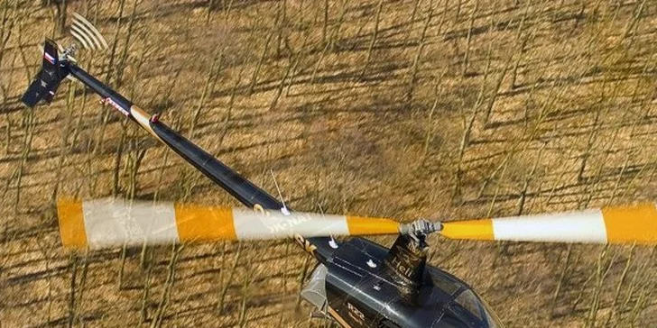 Let vrtulníkem nad krásným hradem Karlštejn