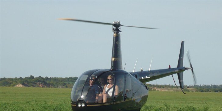Let vrtulníkem nad překrásným Karlštejnem
