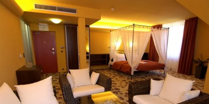 3990 Kč za dvě noci pro DVA v pohádkovém Zámeckém hotelu Sychrov. Luxusní pokoje, dvě romantické večeře při svíčkách, vířivka a mnohem víc v hodnotě 8150 Kč se slevou 51 %.