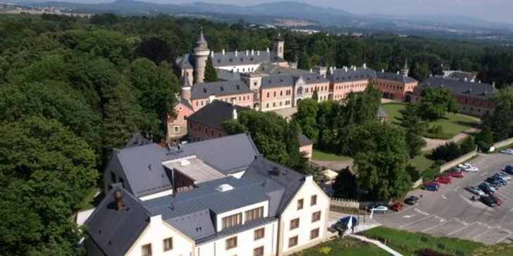 3990 Kč za dvě noci pro DVA v pohádkovém Zámeckém hotelu Sychrov. Luxusní pokoje, dvě romantické večeře při svíčkách, vířivka a mnohem víc v hodnotě 8150 Kč se slevou 51 %.