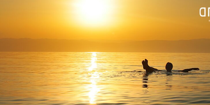 60minutová relaxační floating terapie s originální vodou z Mrtvého moře. Ticho, přítmí a beztížné plavání v regenerujícím vajíčku.