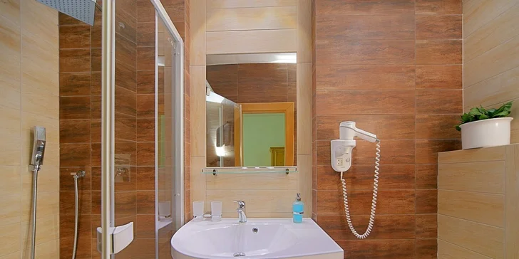 2590 Kč za 3denní pobyt pro DVA ve "Špindlu".  Hotel Olympie*** s polopenzí, wellness, děti do 9 let zdarma. Jarní Krkonoše se slevou 44 %.