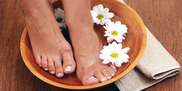 Luxusní wellness pedikúra s lakováním