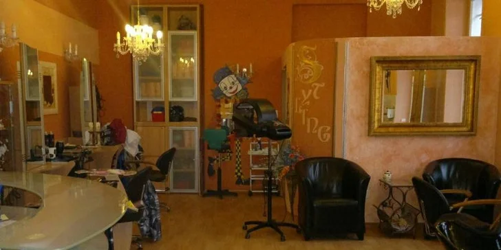 Profesionální střih a foukaná v salonu Styling
