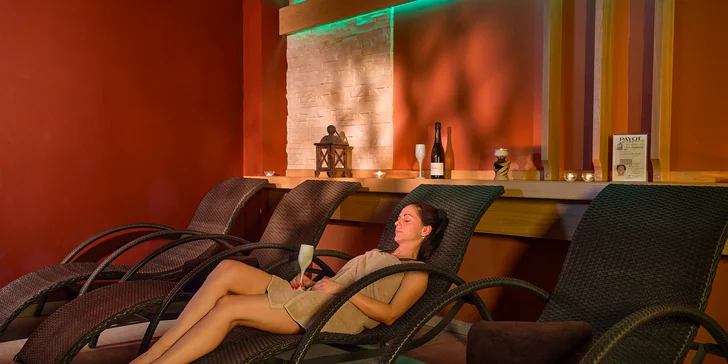 Väčšina balíčkov zahŕňa vstup do wellness. Priestranná fínska sauna je až pre 30 osôb.