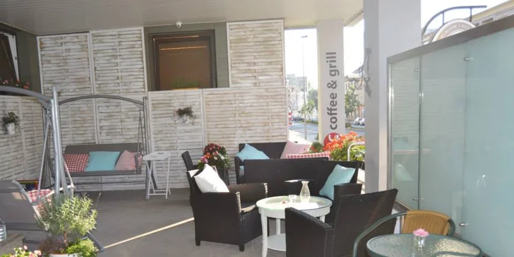 2x vynikající káva Lavazza, 2x zákusek dle vlastního výběru