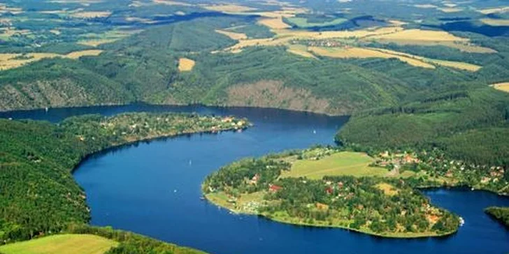 Vyhlídkové lety nad Slapy či Karlštejnem a Amerikou