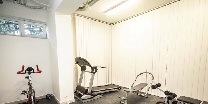 Nebo si dejte pěkně do těla v malém fitness.