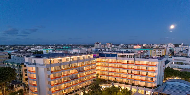 Pojedete na 7 nocí, 2 strávíte v Benátkách a 5 v Bibione (varianta Palace Hotel****).