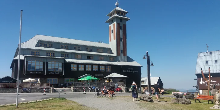 Hotel na vrcholu Fichtelbergu vám poskytne zasloužené občerstvení po výstupu.