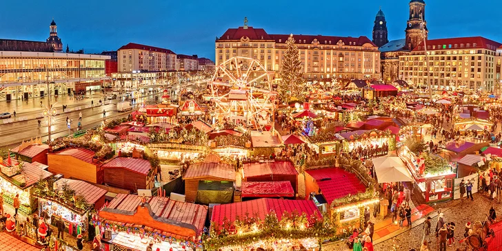 Vánoční trh Striezelmarkt na náměstí Altmarkt je opravdu úchvatný.
