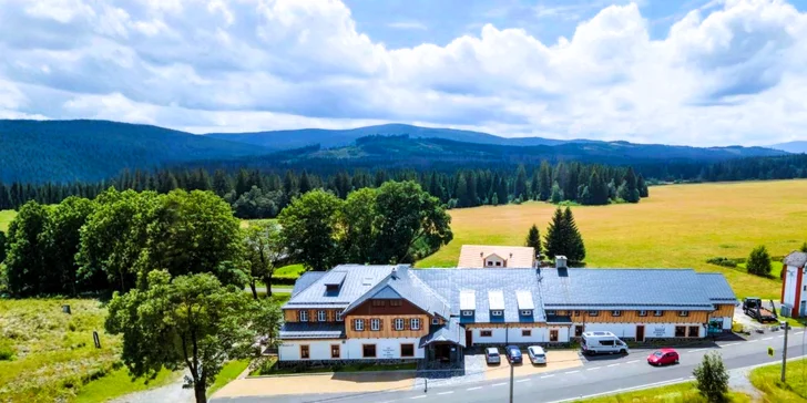 Hotel propojuje ubytování, zážitkovou gastronomii a lázně. 